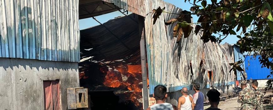  प्लाइउड उद्योगमा लागेको आगो ३२ घण्टापछि नियन्त्रणमा