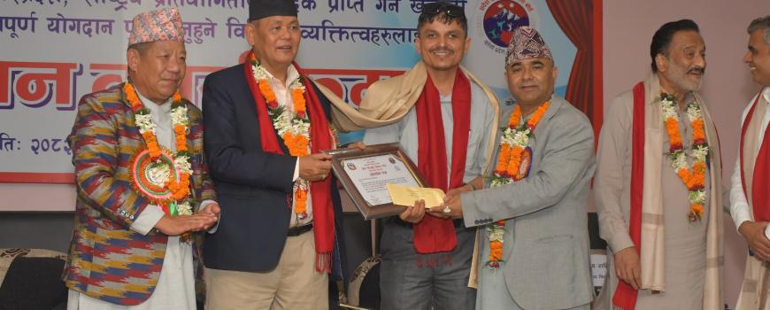 संचारपाटीका प्रबन्ध निर्देशक सुस्केरा र फाेटाे पत्रकार  ढकाललाई खेलकुद पत्रकारिता सम्मान