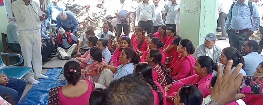 शिक्षा विकास समन्वय इकाईमा दुई घण्टा धर्ना 