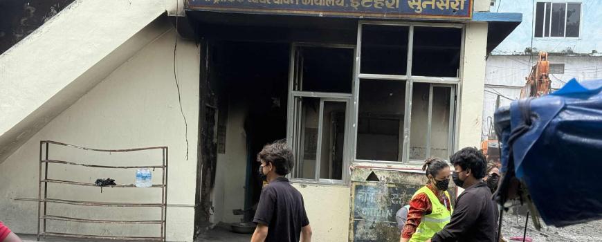  प्रहरी मुचुल्काबिनै क्षतिग्रस्त सरकारी कार्यालय सरसफाई नगर्न प्रहरीको आग्रह