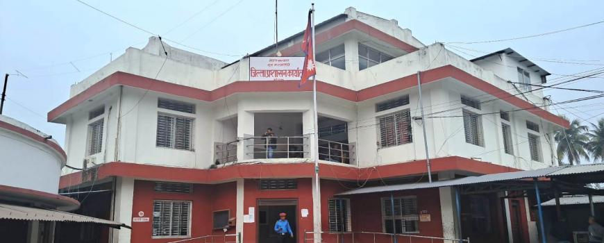 जिल्ला प्रशासन कार्यालय मोरङ र मालपोतबाट २९ जना लेखापढी व्यवसायी पक्राउ, व्यवसायीको विरोध 