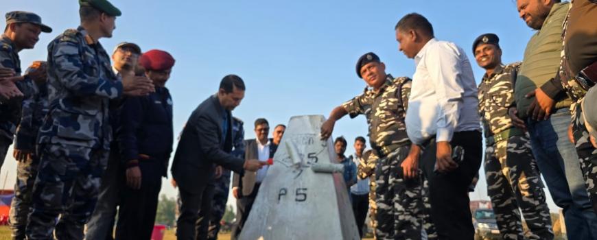 सुनसरीमा सीमावर्ती क्षेत्रका सीमा स्तम्भ मर्मत तथा रंगरोगनको काम सुरु सुनसरीमा सीमावर्ती क्षेत्रका सीमा स्तम्भ मर्मत तथा रंगरोगनको काम सुरु