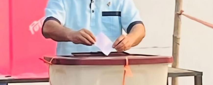 नेपाली काँग्रेसका उपसभापति विश्वप्रकाश शर्माले गरे मतदान