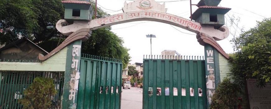 इटहरीका निजी विद्यालयले मनोमानी शुल्क असुलेको गुनासो, स्थानीय सरकार मौन