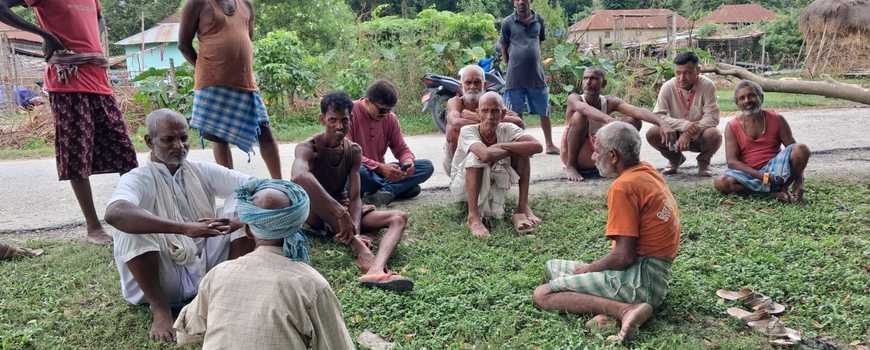 शोकमा डुबेको कप्तानगञ्ज, मनमा त्रास बोकेर शवको पर्खाइमा स्थानीय (फोटो फिचर) शोकमा डुबेको कप्तानगञ्ज, मनमा त्रास बोकेर शवको पर्खाइमा स्थानीय (फोटो फिचर)